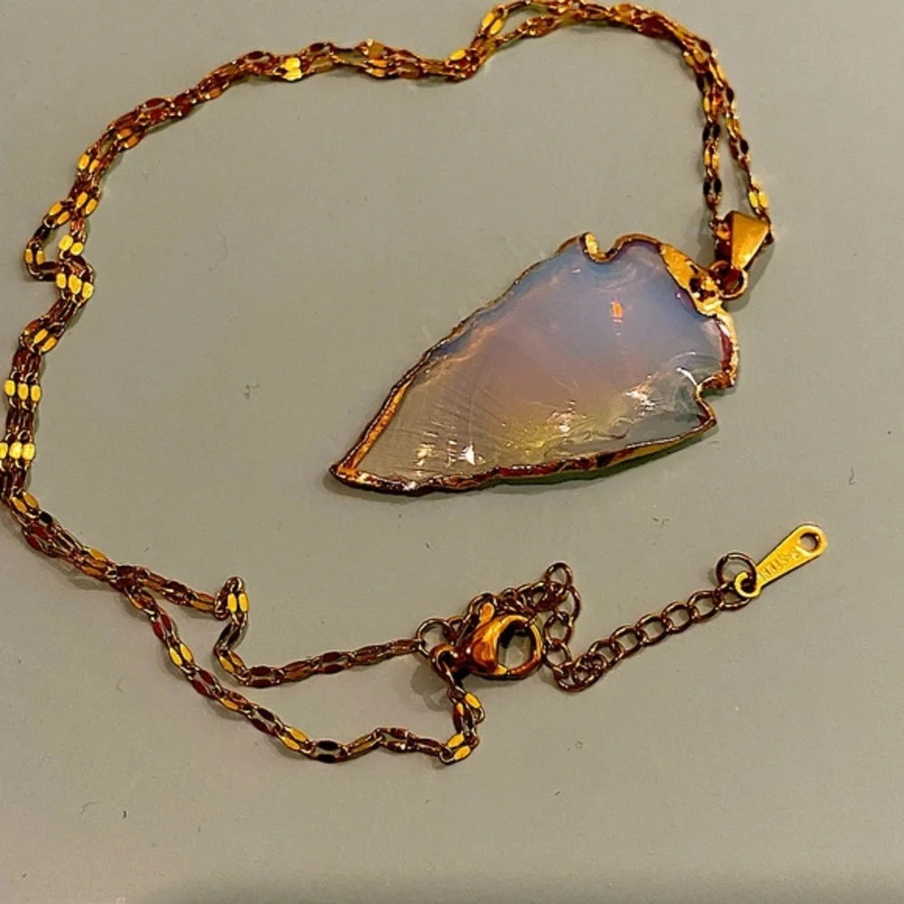 Opal stone arrowhead pendant stainless steel chain - Picture 4 of 10